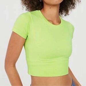 Offline By Aerie • Neon Green Sidewalk Seamless Cropped T-Shirt Size Medium